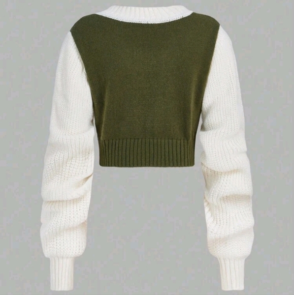 Two Tone Cable Knit Crop Sweater - Picture 4 of 4